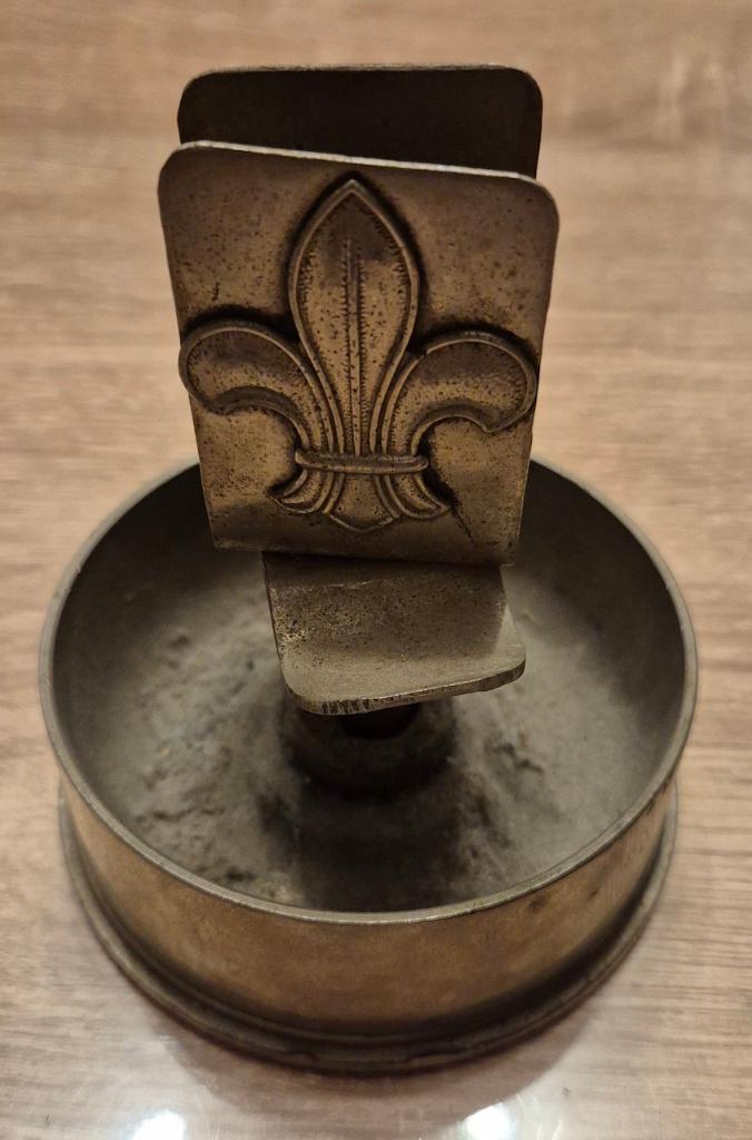 Prachtige zware as bak gemaakt van granaathuls., Ophalen of Verzenden, Gebruikt, Asbak
