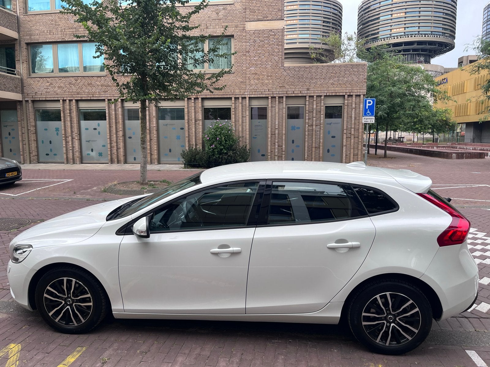 Volvo V40 2.0 T3 152PK 2018 Wit, Auto's, Volvo, Voorwielaandrijving, 4 cilinders, Wit, 14 km/l