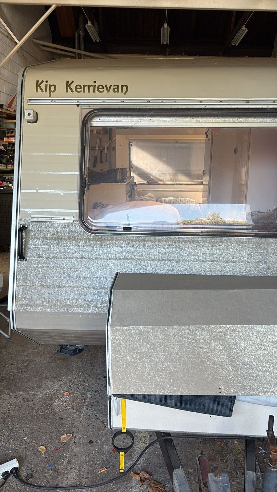 Kip Caravan - KL 390T-Gerestaureerd (nieuwe wielen, verlich, Rondzit, Reservewiel, Kip, Particulier