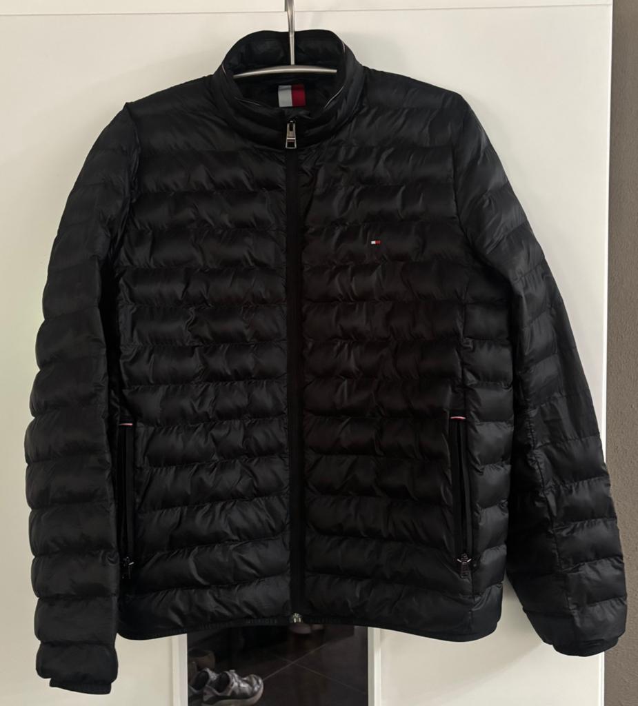 Tommy Hilfiger jas M, Ophalen of Verzenden, Zo goed als nieuw, Maat 38/40 (M), Zwart
