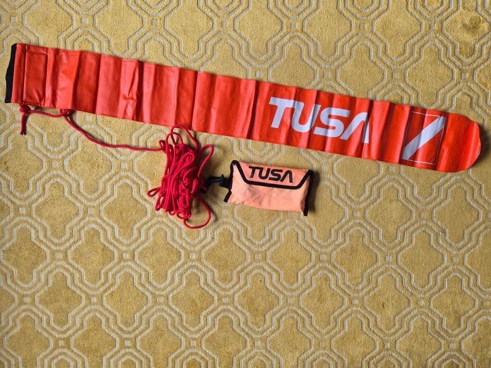 TUSA oppervlakteboei (signaalboei /duikboei) met tasje, Watersport en Boten, Ophalen of Verzenden, Gebruikt, Overige typen