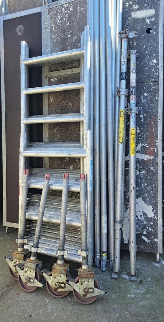 Te koop aluminium rolsteiger Werkhoogte 8.20 meter, Doe-het-zelf en Verbouw, Ophalen of Verzenden, Rolsteiger of Kamersteiger