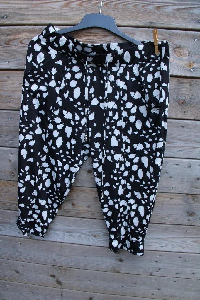 Capri zwart/ wit Magna mt 44/46 Vaste prijs, Kleding | Dames, Zwart, Maat 42/44 (L), Ophalen of Verzenden, Driekwart