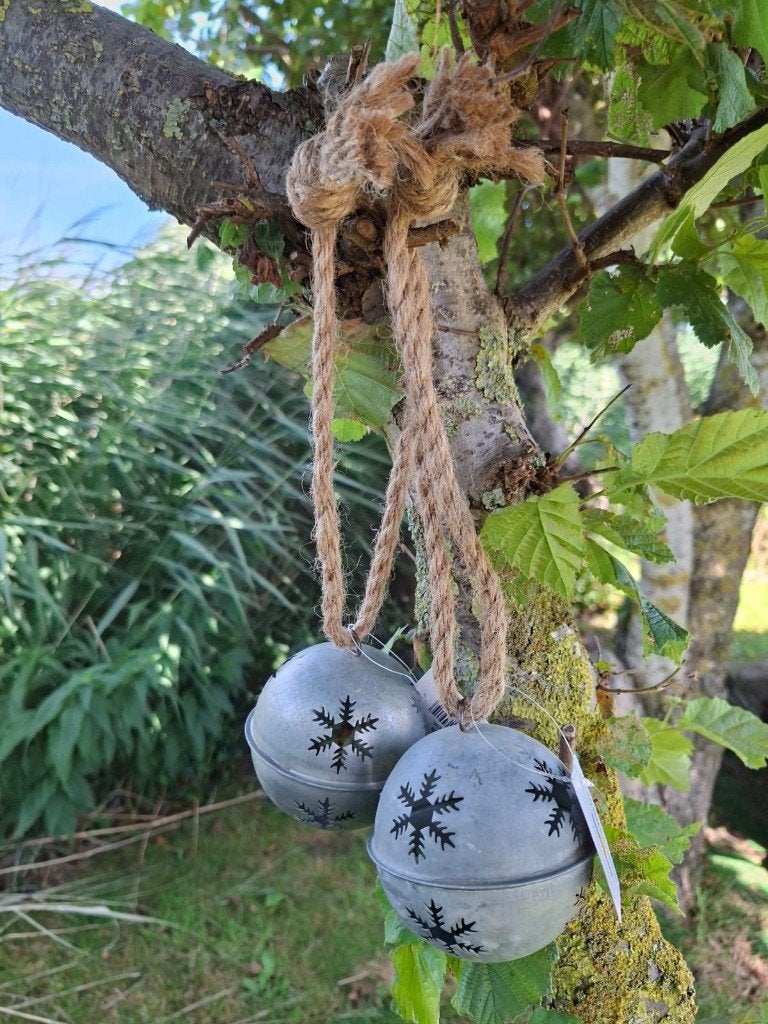 ijzeren winterballetjes 8cm 2 stuks, Ophalen of Verzenden, Nieuw, Grijs, Metaal
