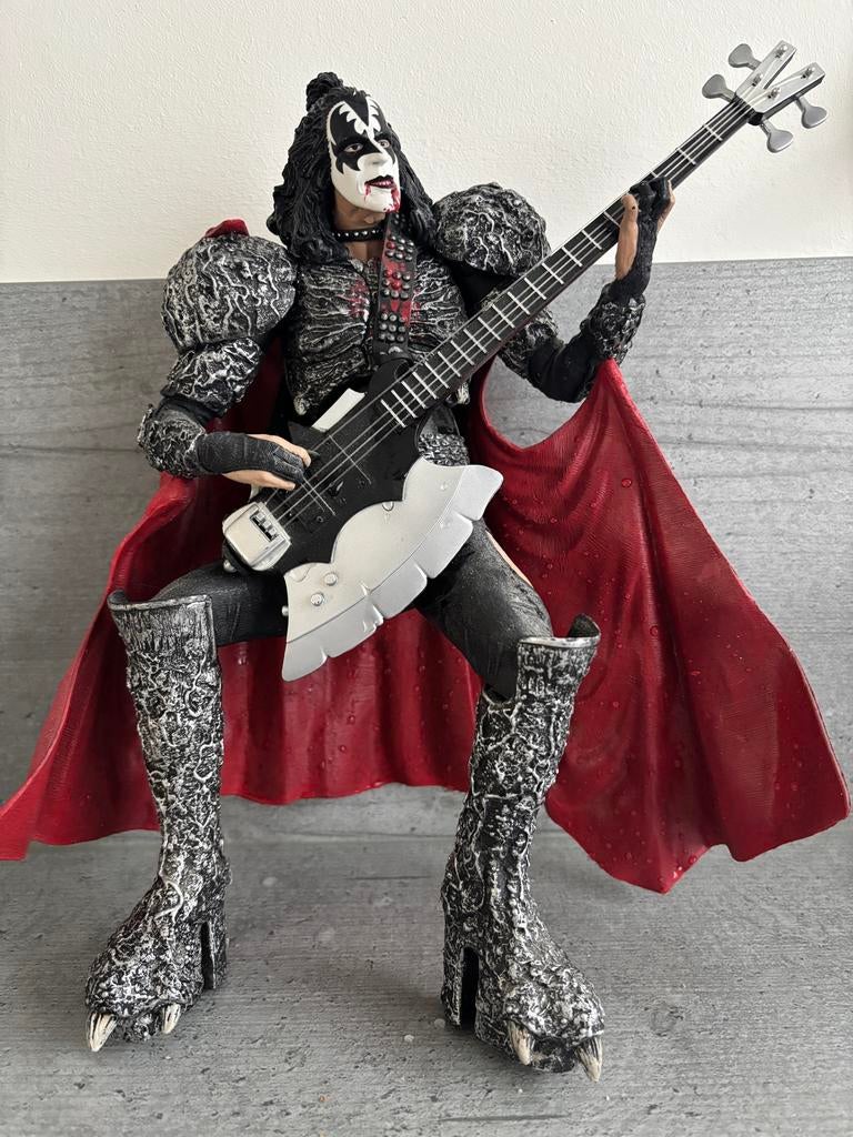 KISS Gene Simmons actiefiguur 33 cm 12 inch, Ophalen of Verzenden, Gebruikt, Pop, Beeldje of Miniatuur