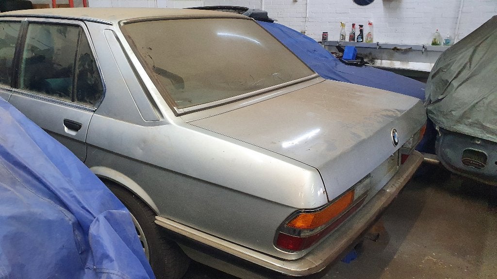 E28 BMW - 525e OLDTIMER - PROJECT, BELASTINGVRIJ, Achterwielaandrijving, 1280 kg, Leder en Stof, Metallic lak