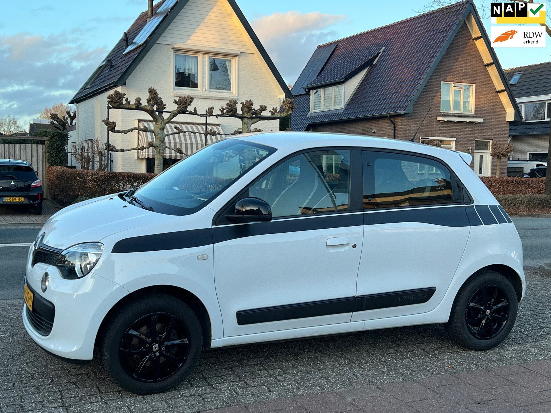 Renault Twingo 1.0 SCe Collection 92.000 km NL-AUTO-NAP, Auto's, Renault, Gebruikt, 840 kg, 4 stoelen, Wit