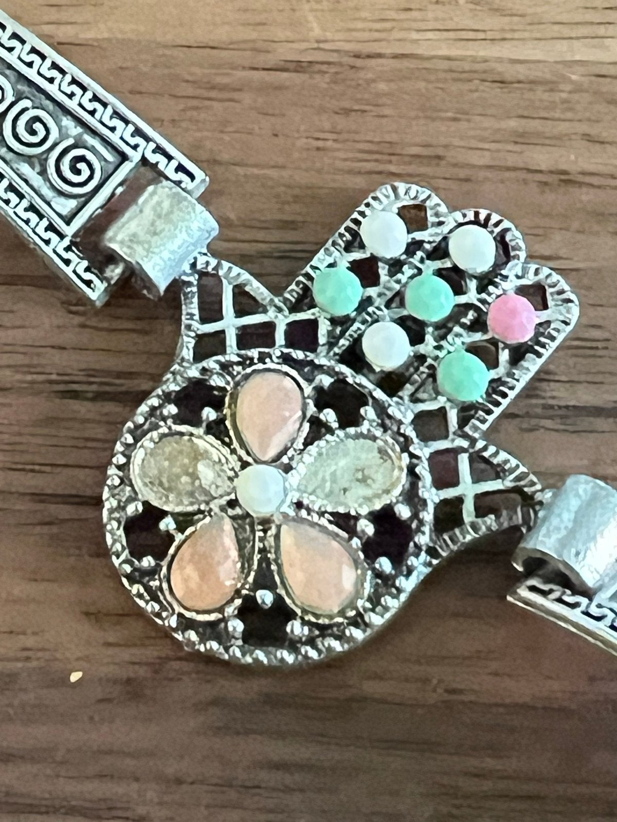 Zilverkleurige Armband met Hamsa Hand en Kleurrijke Steentje, Overige materialen, Gebruikt, Ophalen of Verzenden, Met bedels of kralen