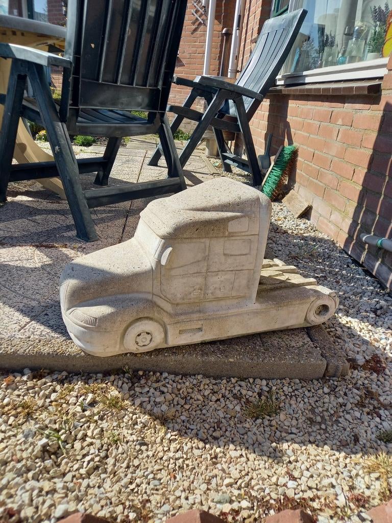 Betonnen vrachtwagen beeld voor tuin of decoratie, Tuin en Terras, Tuinbeelden, Ophalen of Verzenden, Gebruikt, Beton, Abstract beeld