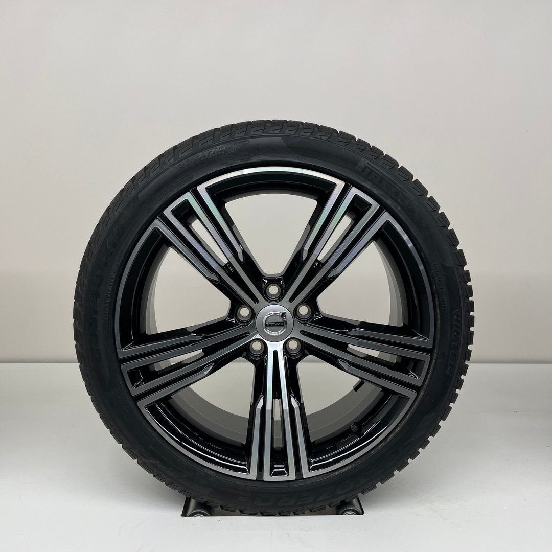 Volvo V60 / S60 - 19 inch - winterbanden NIEUW, 19 inch, Banden en Velgen, Nieuw, 235 mm