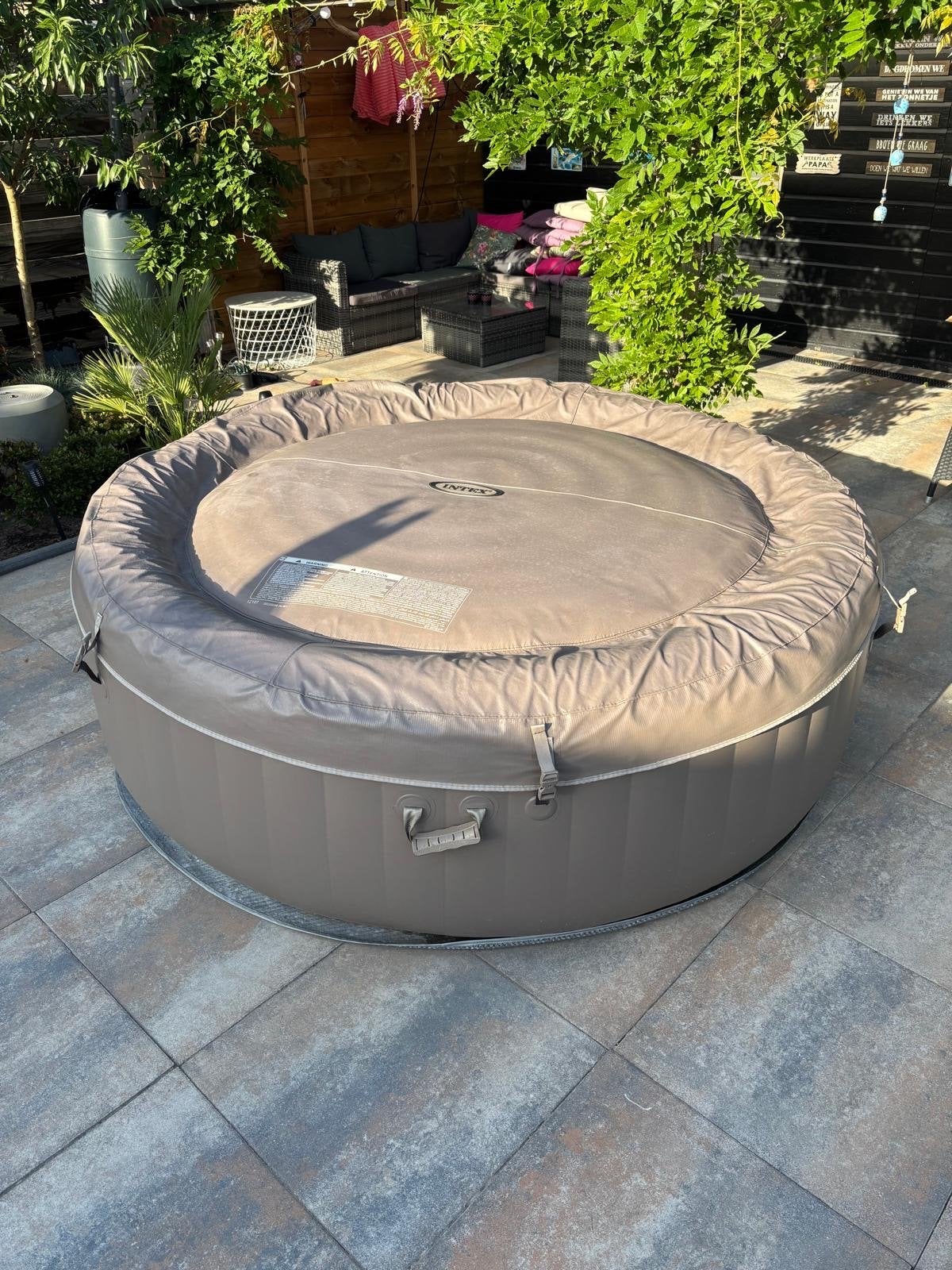Intex PureSpa Opblaasbare Jacuzzi - Zo goed als nieuw, Tuin en Terras, Bubbelbaden en Hottubs, Ophalen, Zo goed als nieuw, Afdekzeil