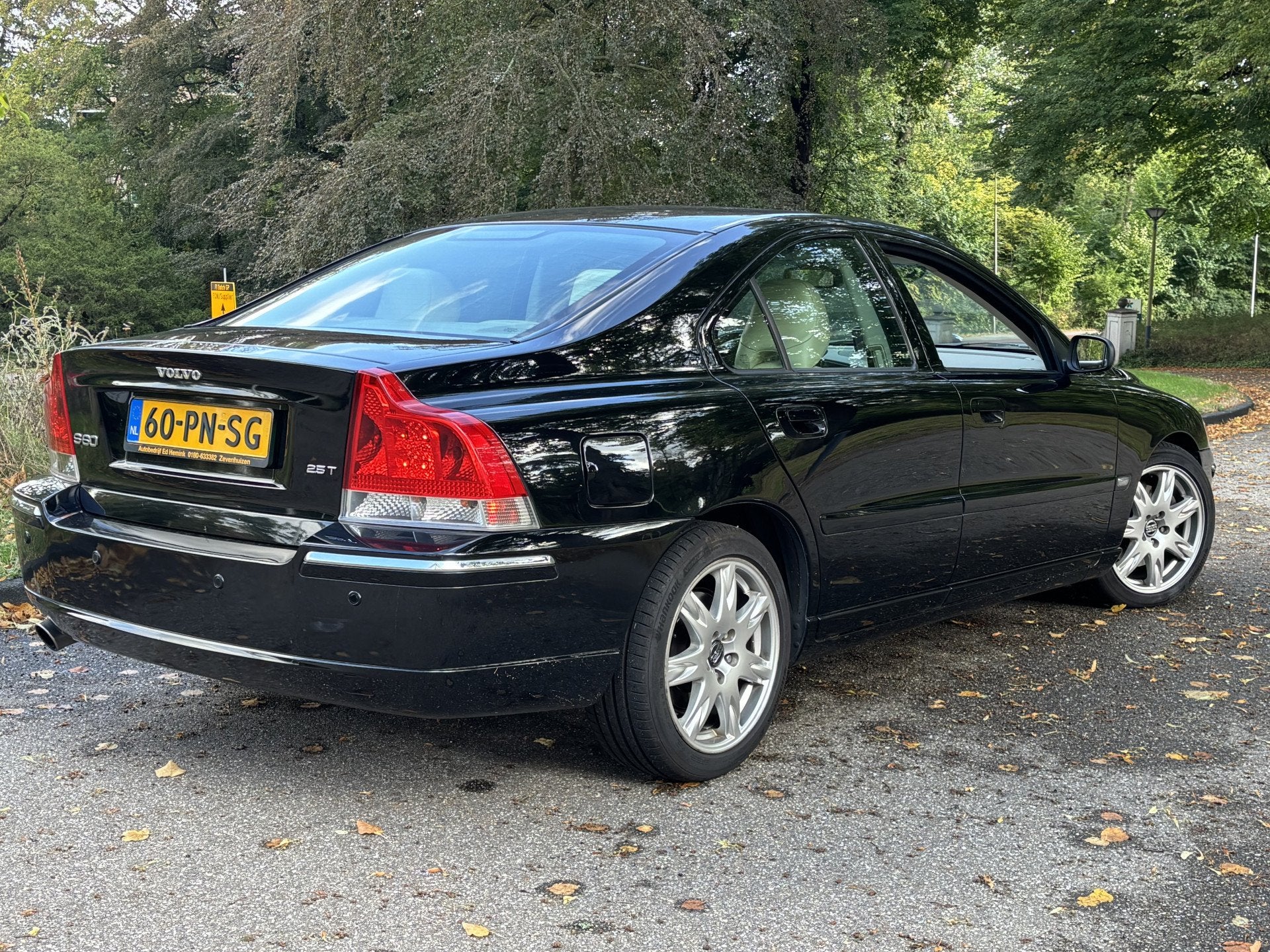 Volvo S60 2.5T SUMMUM, VOLLEDER, NAVIGATIE (bj 2004), Auto's, Voorwielaandrijving, Stoelverwarming, Gebruikt, S60