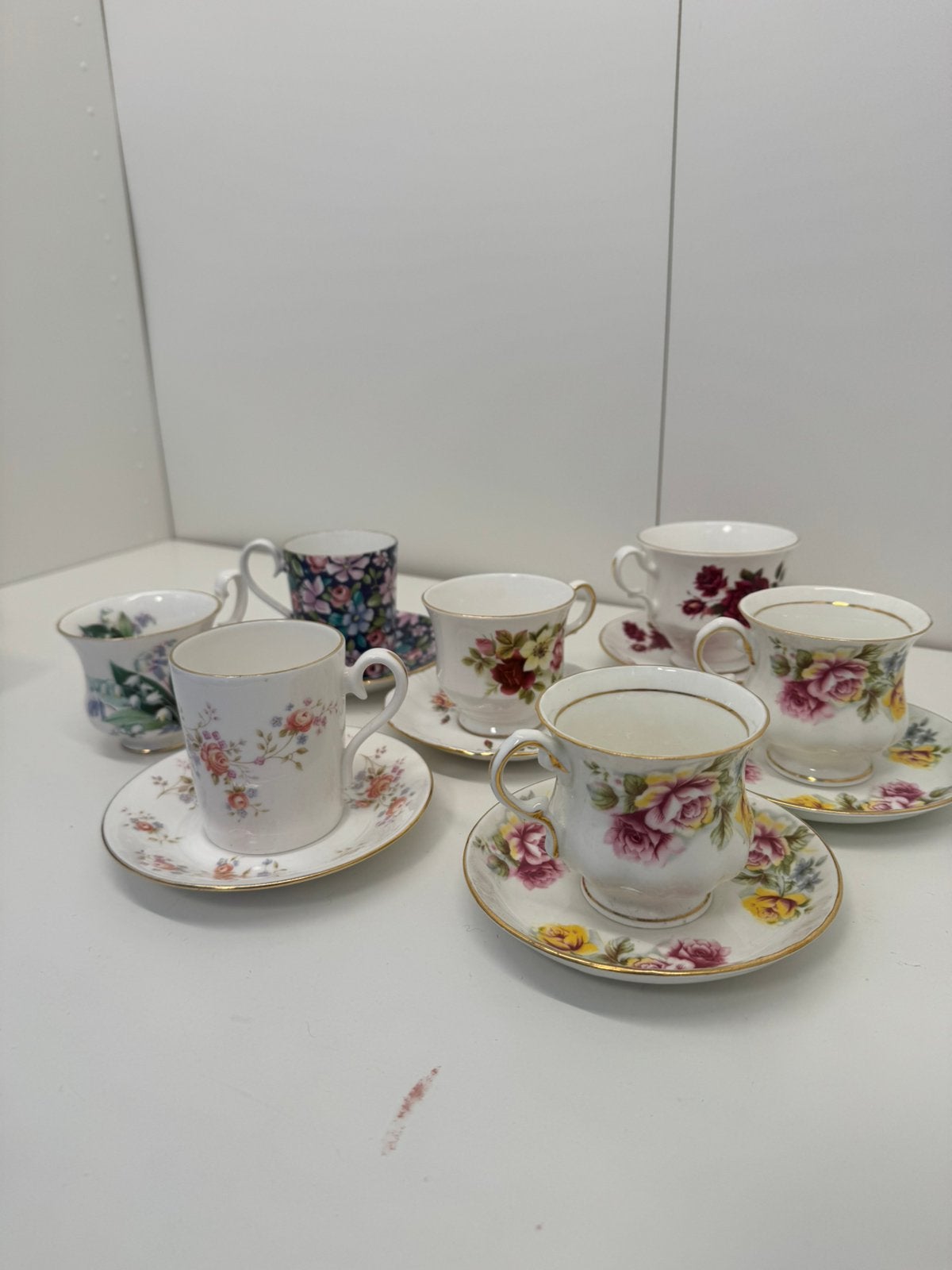 Engelse Bone China Kopjes & Schotels – 7 Sets, Antiek en Kunst, Antiek | Servies los, Ophalen of Verzenden