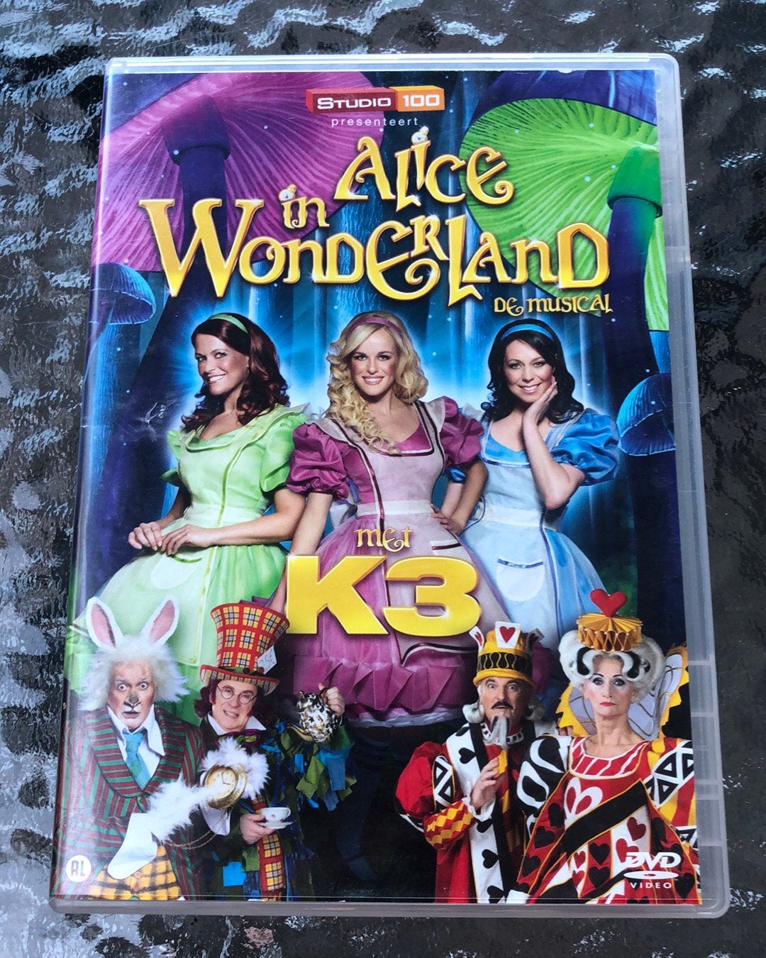 Alice in wonderland de musical met K3, Cd's en Dvd's, Alle leeftijden, Zo goed als nieuw, Show, Avontuur