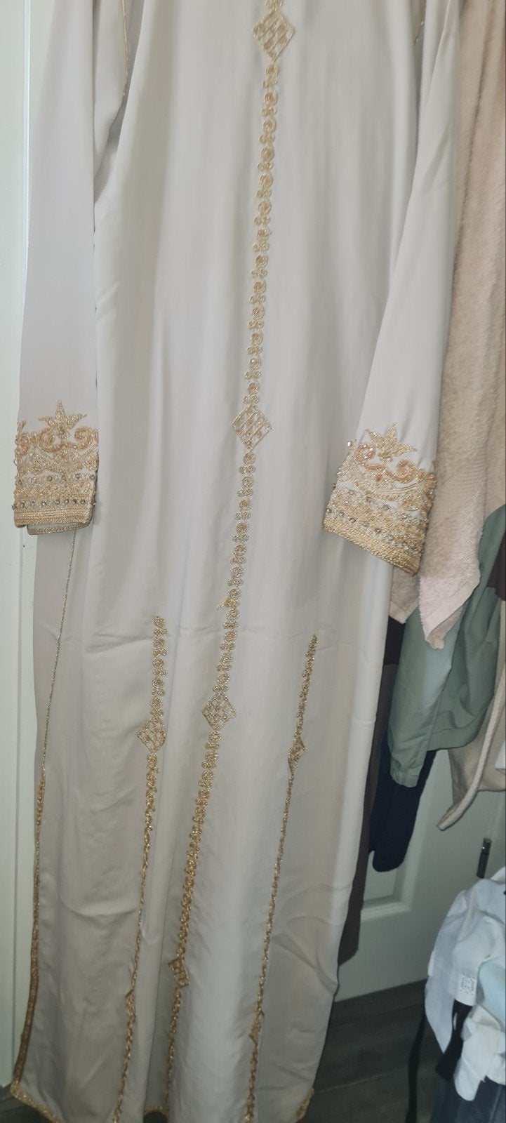 Elegante Kaftan met Gouden Borduurwerk, Overige typen, Beige, Ophalen of Verzenden, Maat 36 (S)