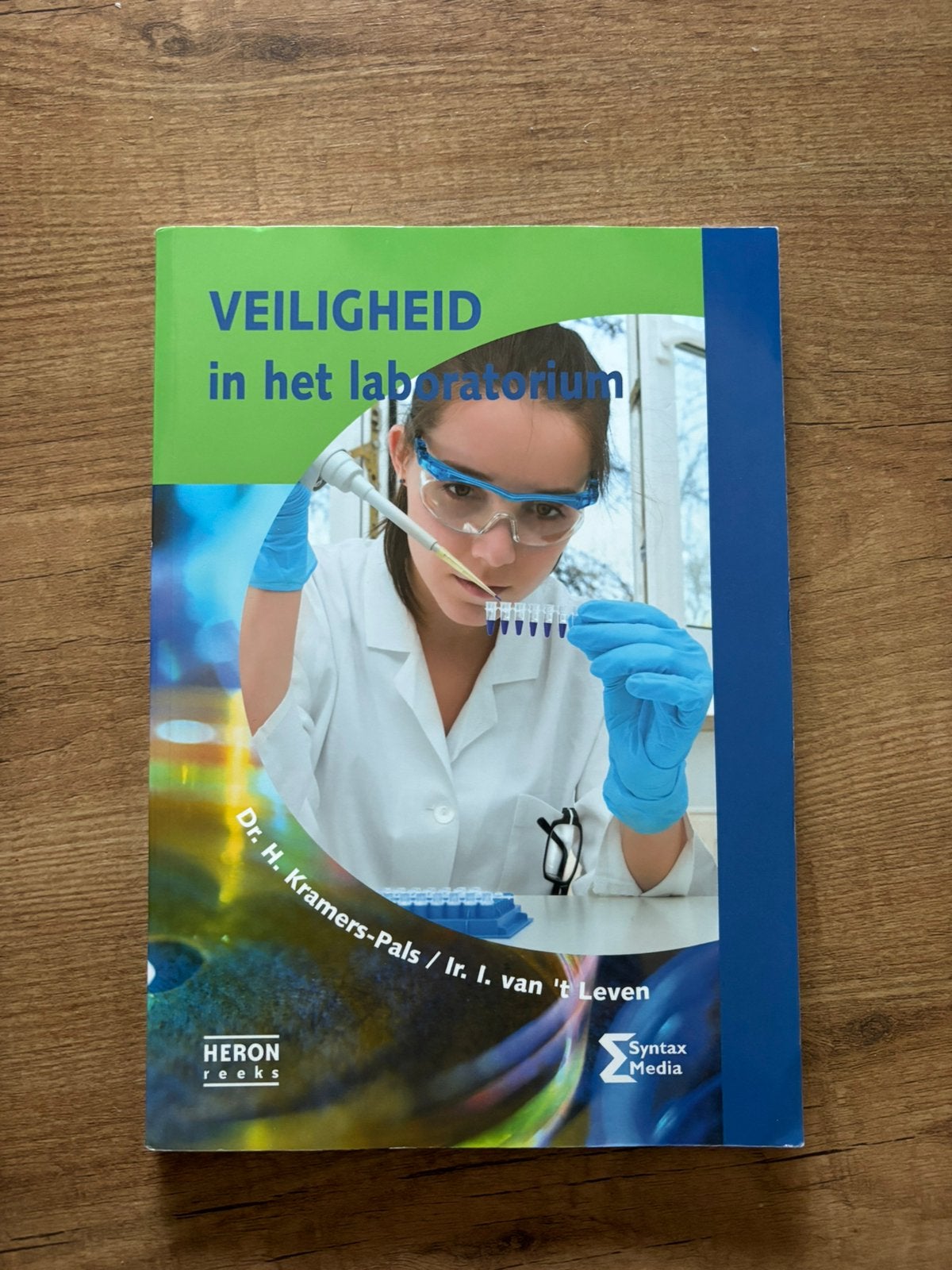 Veiligheid in het laboratorium, Ophalen of Verzenden, Beta, Zo goed als nieuw, HBO
