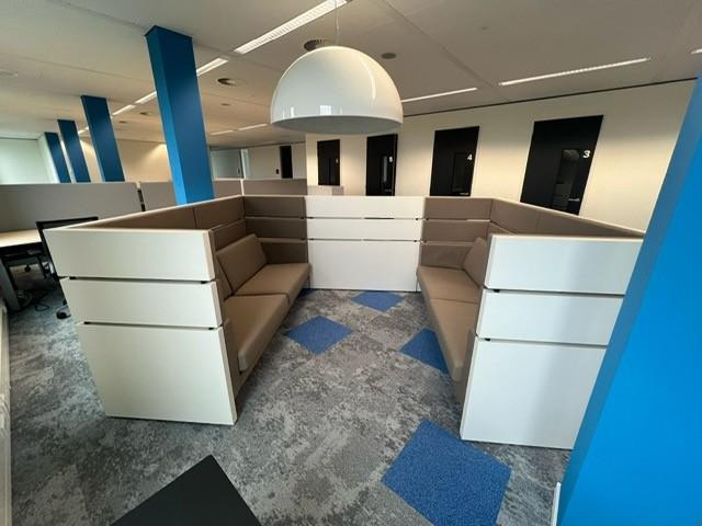 Design - Kinnarps Wachtkamerbank / bank 218x307xH123 cm, 1st, Ophalen of Verzenden, Gebruikt, Hoekbank, 200 tot 250 cm