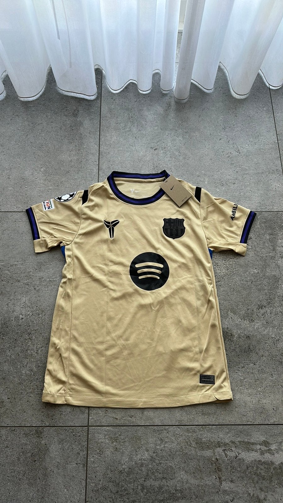 Barcelona, Maat S, Ophalen of Verzenden, Zo goed als nieuw, Shirt