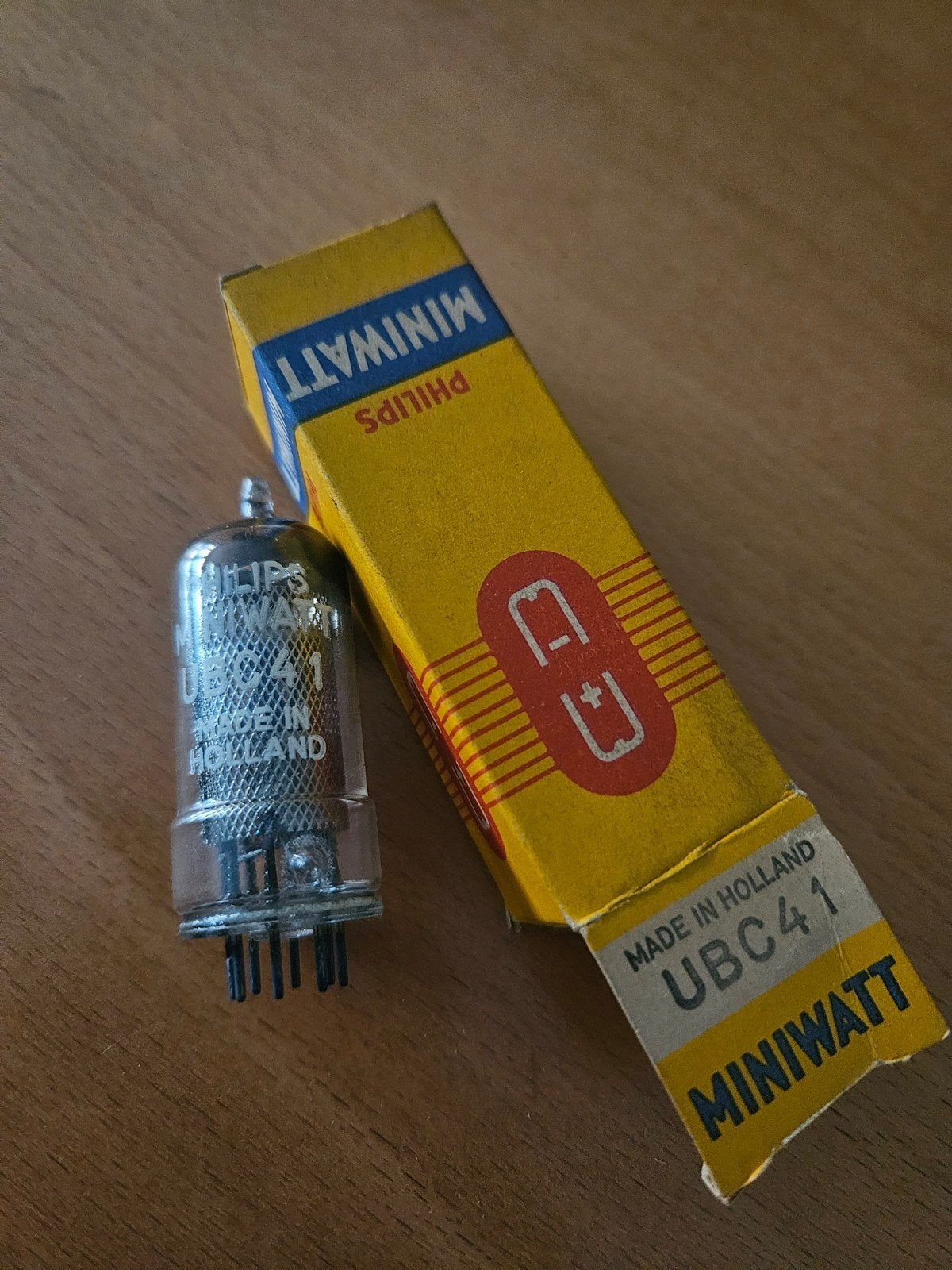 Philips Miniwatt UBC41 Radiobuis - Made in Holland, Ophalen of Verzenden