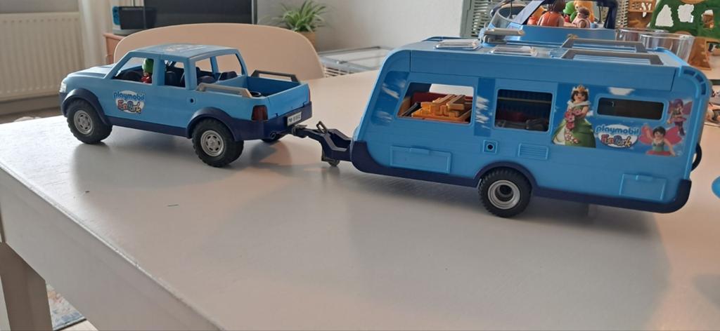 Playmobil caravan+auto, vliegtuig, jacht en tankstation, Ophalen of Verzenden, Zo goed als nieuw