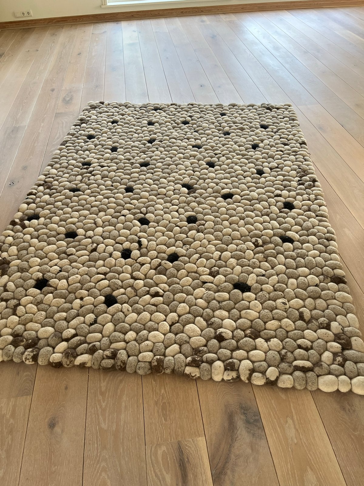 Design Vloerkleed Pebbles - 2.45 x 1.75 meter, Ophalen, Beige, 150 tot 200 cm, 200 cm of meer