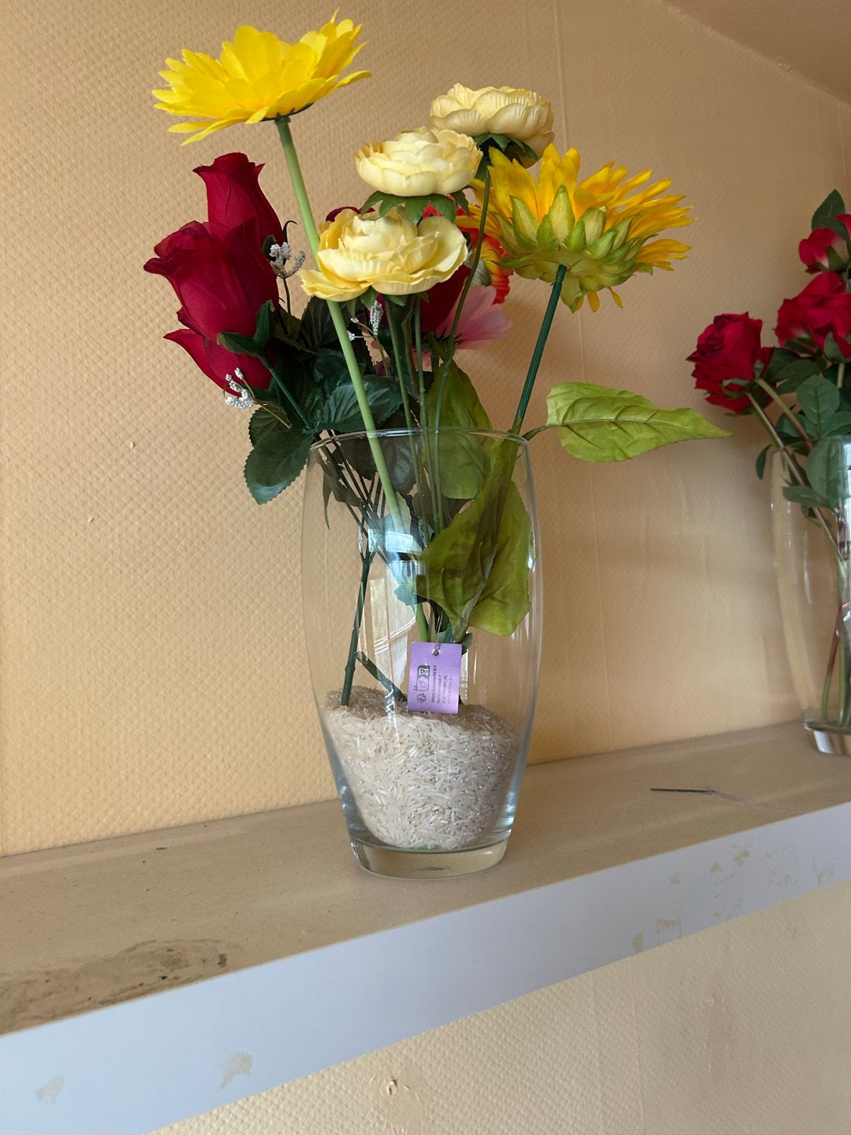 2 Glazen vaas + 1 witte met kunstbloemen en pampasgras, Gebruikt, Meerkleurig, Inclusief decoratie, Ophalen of Verzenden