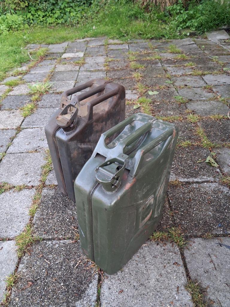 2 Jeep  jerrycans, Ophalen of Verzenden, Gebruikt