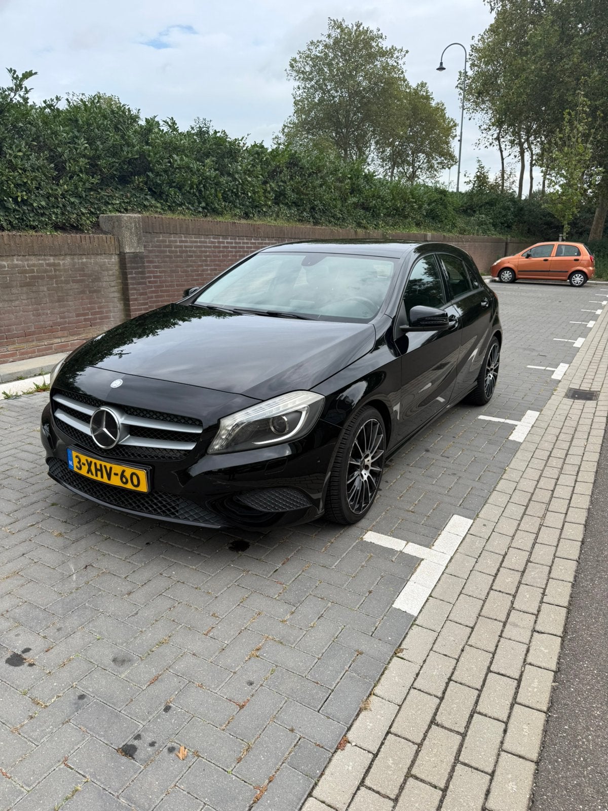 Mercedes-Benz A180 1.6 Benzine | 2014 | Zwart | Sportvelgen, Auto's, Voorwielaandrijving, 680 kg, 4 cilinders, 1200 kg