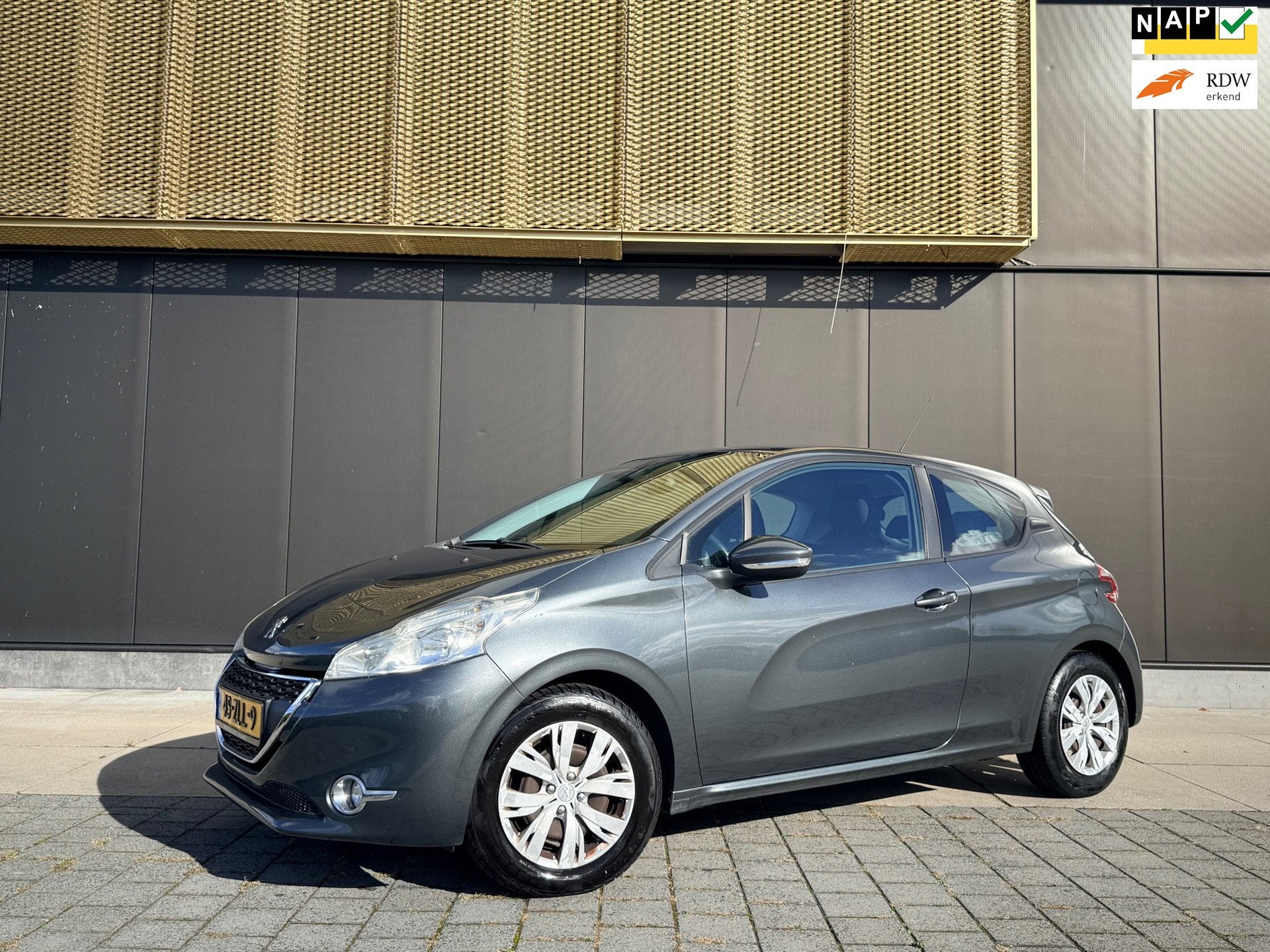 Peugeot 208 1.2 VTi Envy | Navi | Cruise | PDC | Airco, Auto's, Voorwielaandrijving, Euro 5, Stof, Gebruikt