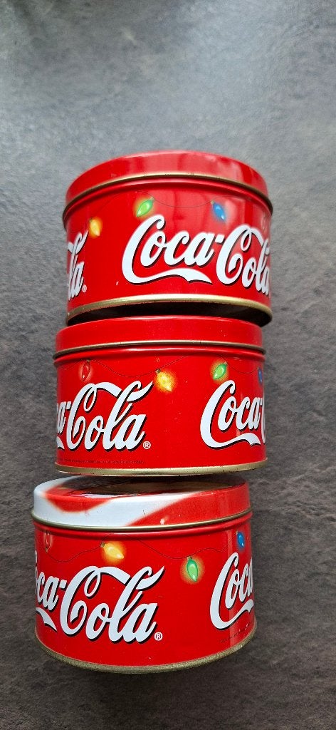 3 Coca Cola blikjes zie foto's. 9.5 x 6 cm., Ophalen of Verzenden, Gebruikt, Overige typen
