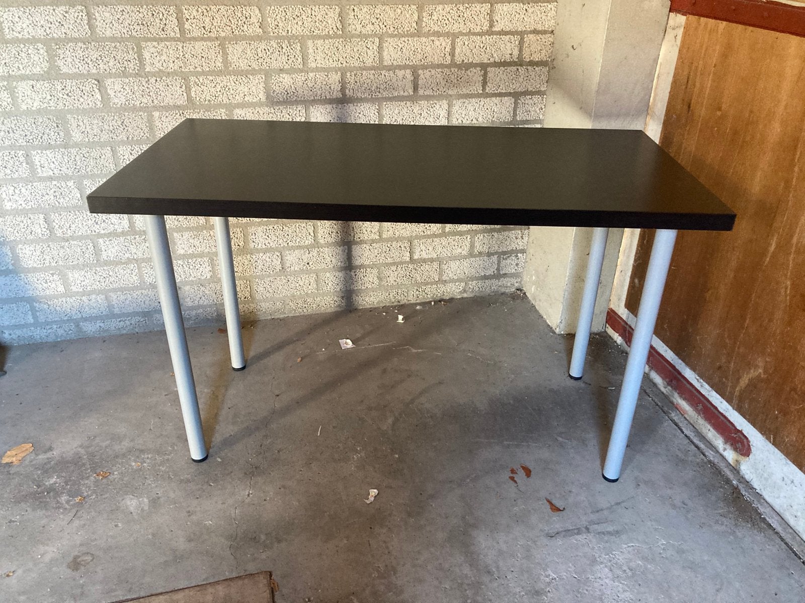 Zwart bureau werktafel met poten, Huis en Inrichting, Tafels | Statafels, Ophalen, Zo goed als nieuw