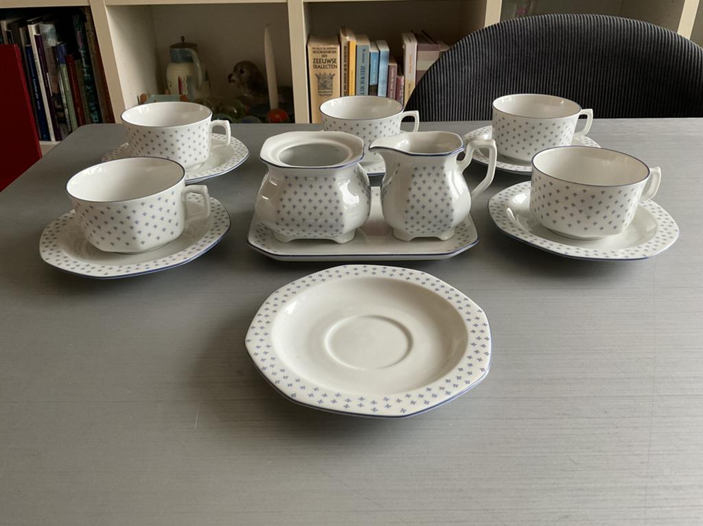 Douwe Egberts Aurelia kop & schotels roomstel Franse lelie, Gebruikt, Ophalen of Verzenden, Overige stijlen, Kop(pen) en/of Schotel(s)