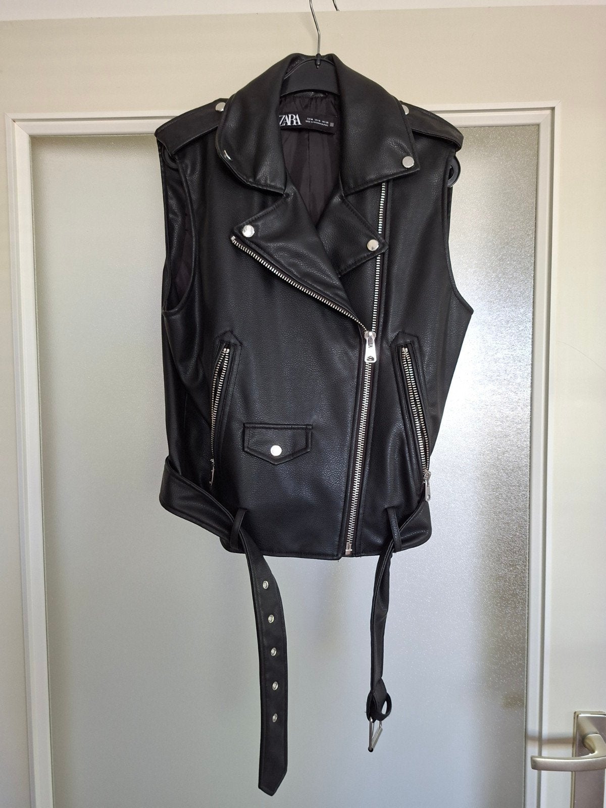 Zara Zwart Mouwloos Bikerjack Maat M, Zo goed als nieuw, Ophalen, Maat 38/40 (M), Zara
