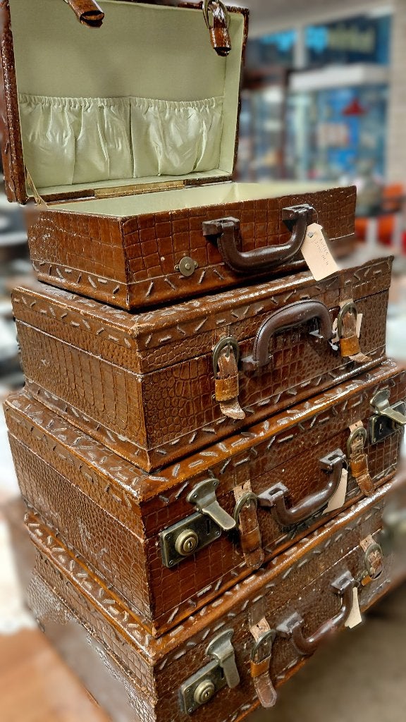 Kofferset Vintage 4 stuks WD-021, Sieraden, Tassen en Uiterlijk, Koffers, Gebruikt, Overige materialen, 50 tot 60 cm, 35 tot 45 cm