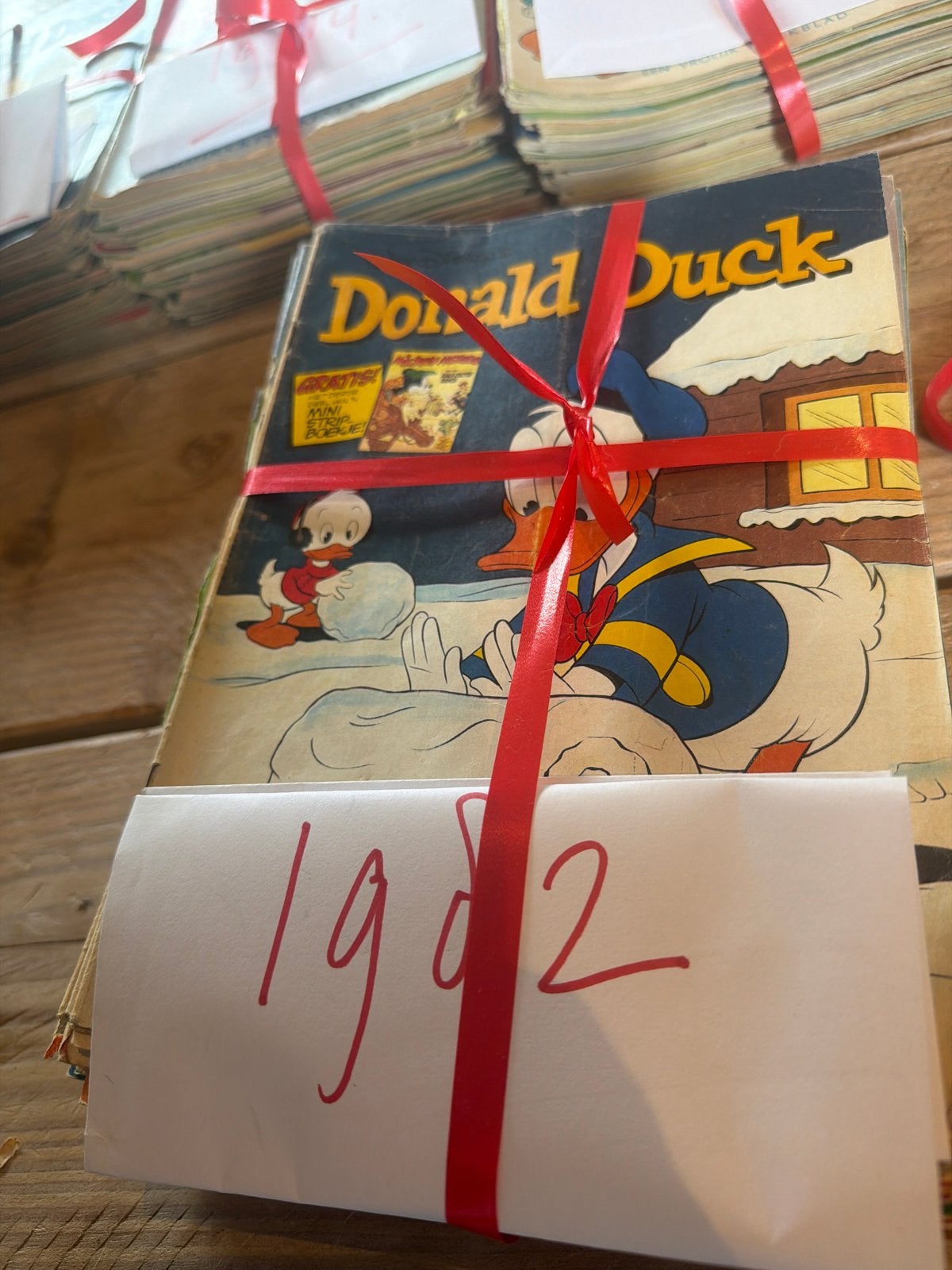 Donald Duck 1982 - Bijna complete jaargang (50 weekbladen), Boeken, Meerdere stripboeken, Ophalen of Verzenden, Gelezen