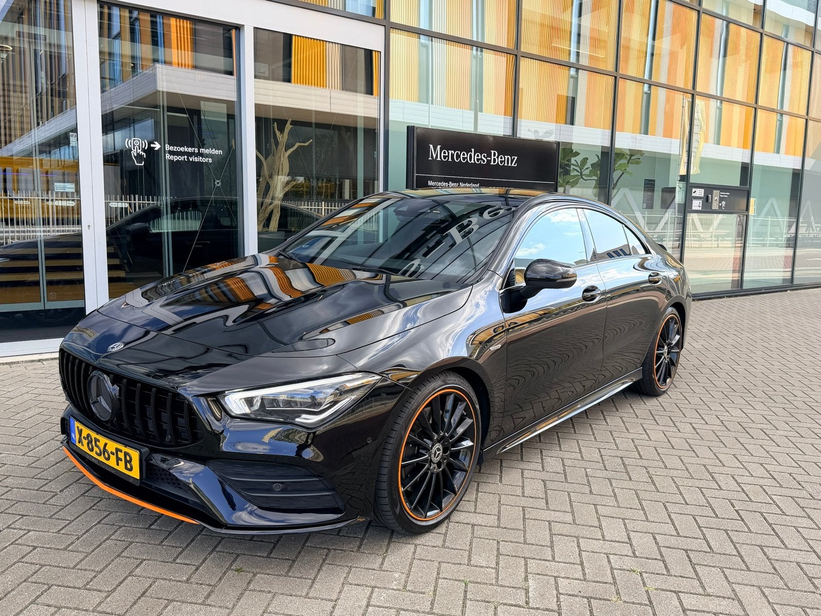 Mercedes-Benz CLA 250 224pk 4MATIC Orange Edition 1