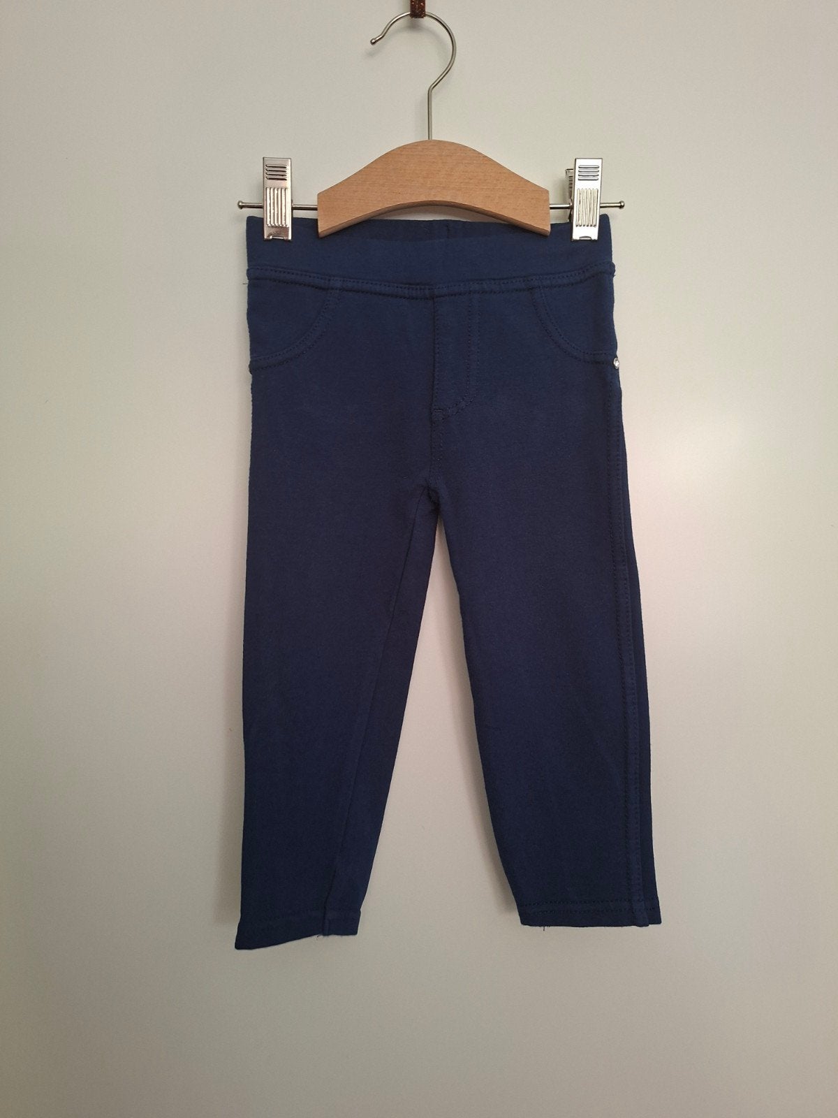 Donkerblauw broekje in maat 86 z.g.a.n., Kinderen en Baby's, Babykleding | Maat 86, Ophalen of Verzenden, Zo goed als nieuw, Meisje
