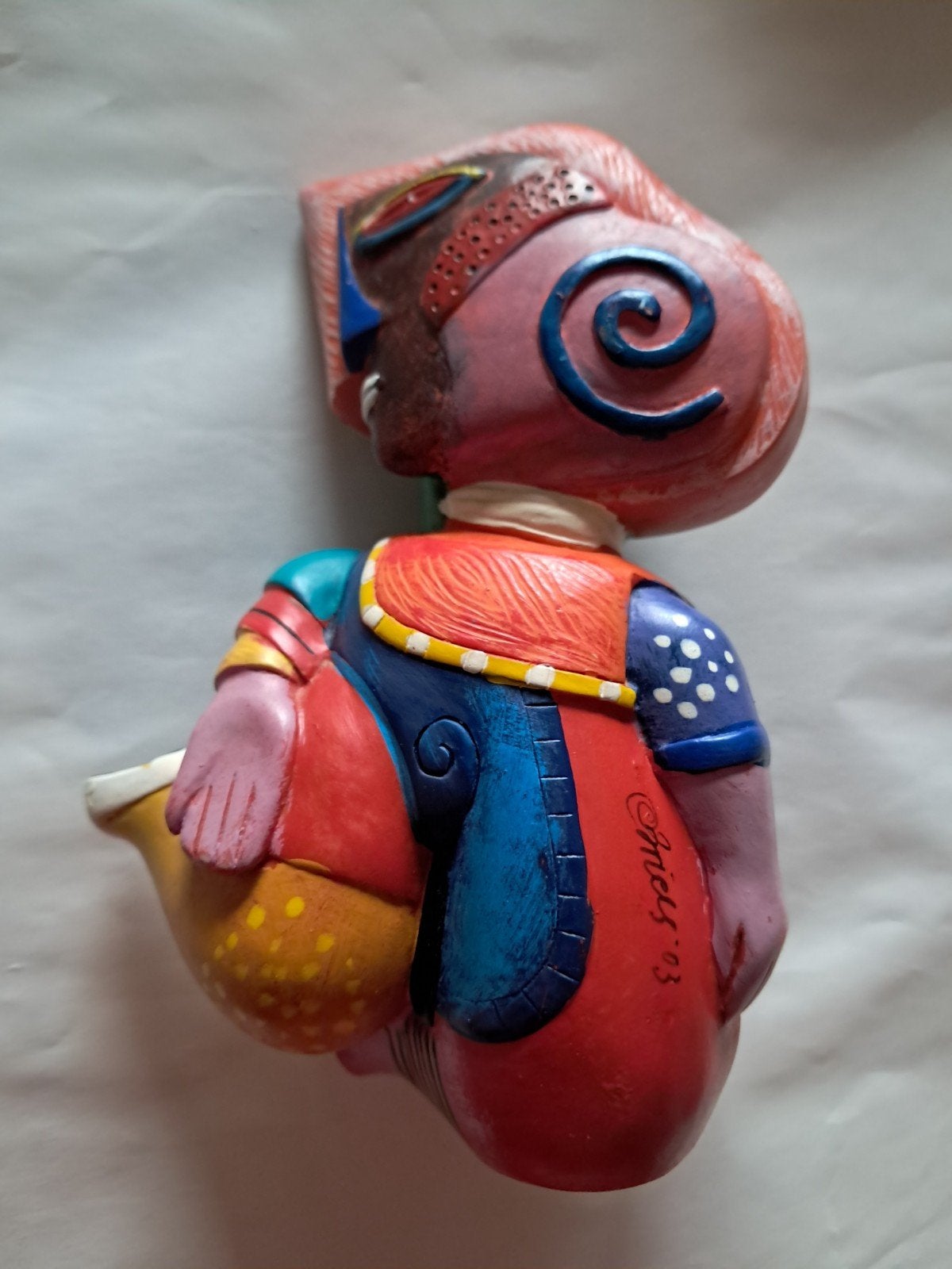 Clemens Briels beeldje - Kleurrijk en Uniek Kunstwerk, Antiek en Kunst, Ophalen, Overige onderwerpen, Minder dan 20 cm, Beschilderd