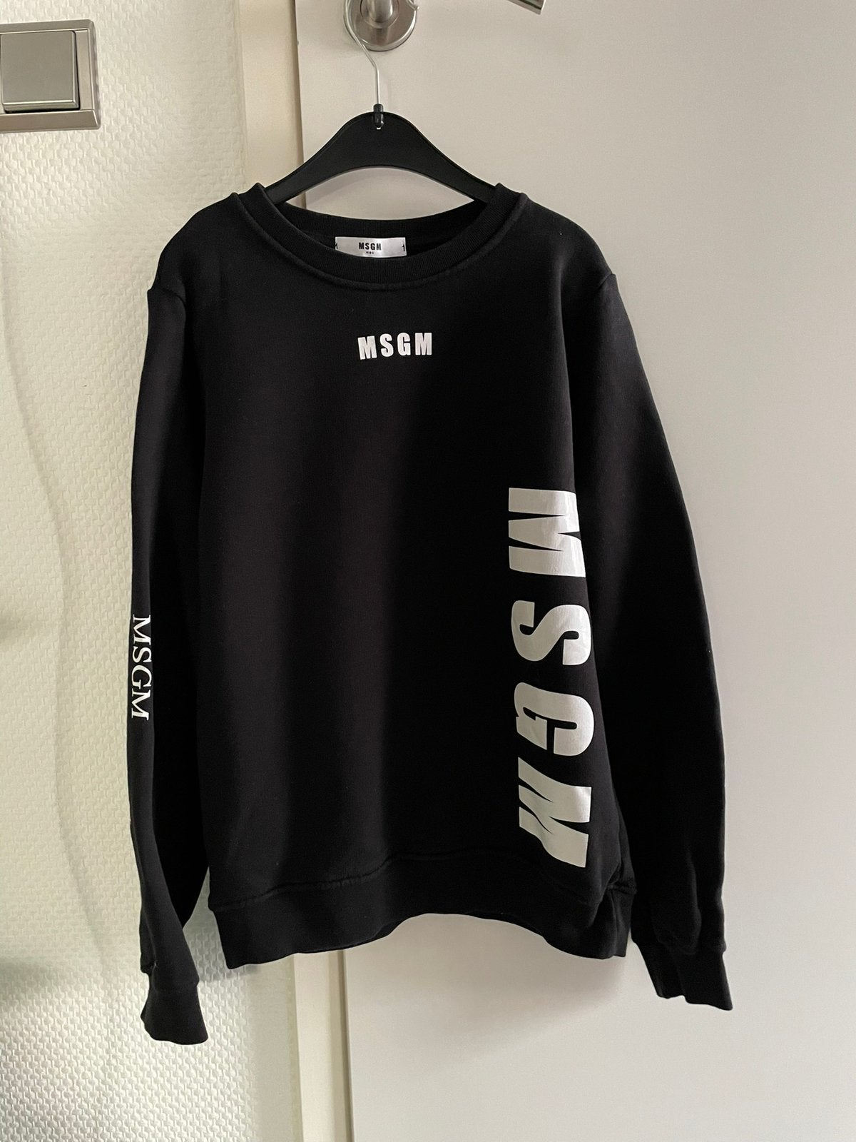 Msgm sweater met leuke voor en achterkant 12 jaar., Ophalen of Verzenden, Zo goed als nieuw, Meisje, Trui of Vest