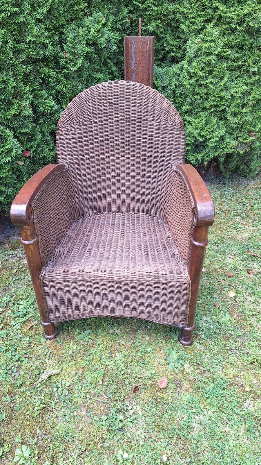 Rieten stoel, bruin met houten armleggers, Ophalen, Gebruikt