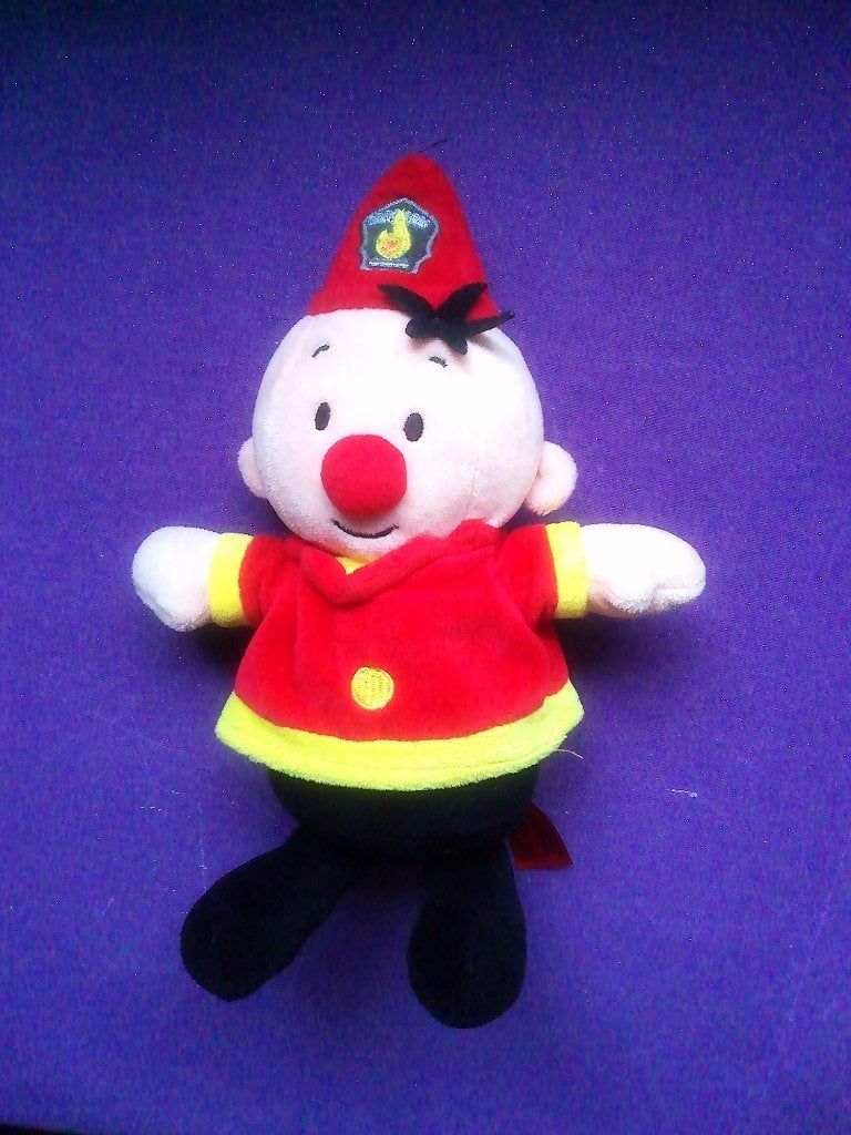 STUDIO 100 Knuffel BUMBA BRANDWEERMAN. 22 CM **Nieuw**, Kinderen en Baby's, Overige typen, Nieuw, Ophalen of Verzenden, Middelgroot (20 tot 80 cm)