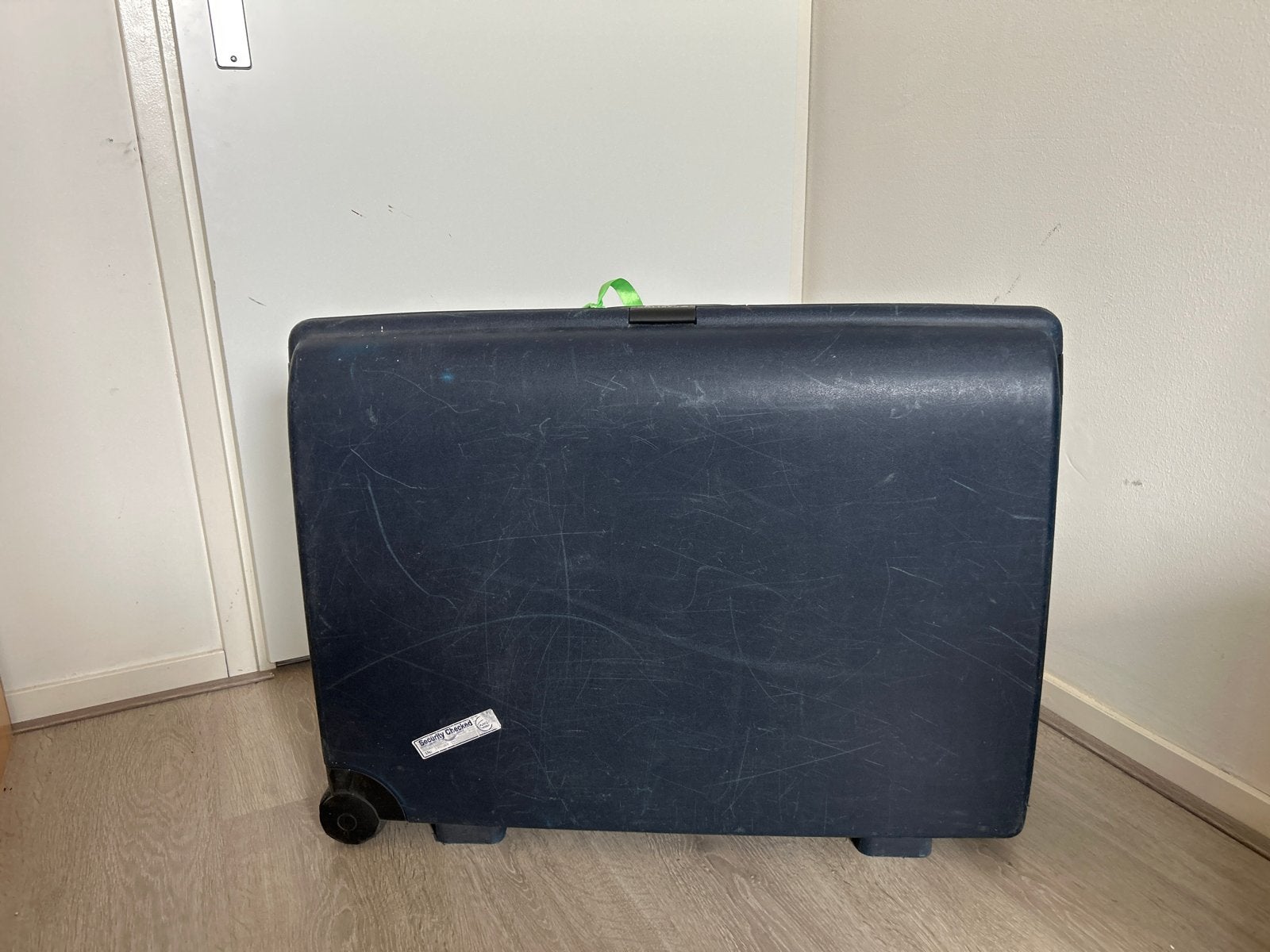 Carlton Koffer met Wieltjes en Cijferslot - Gebruikt, Gebruikt, Hard kunststof, 45 tot 55 cm, Slot