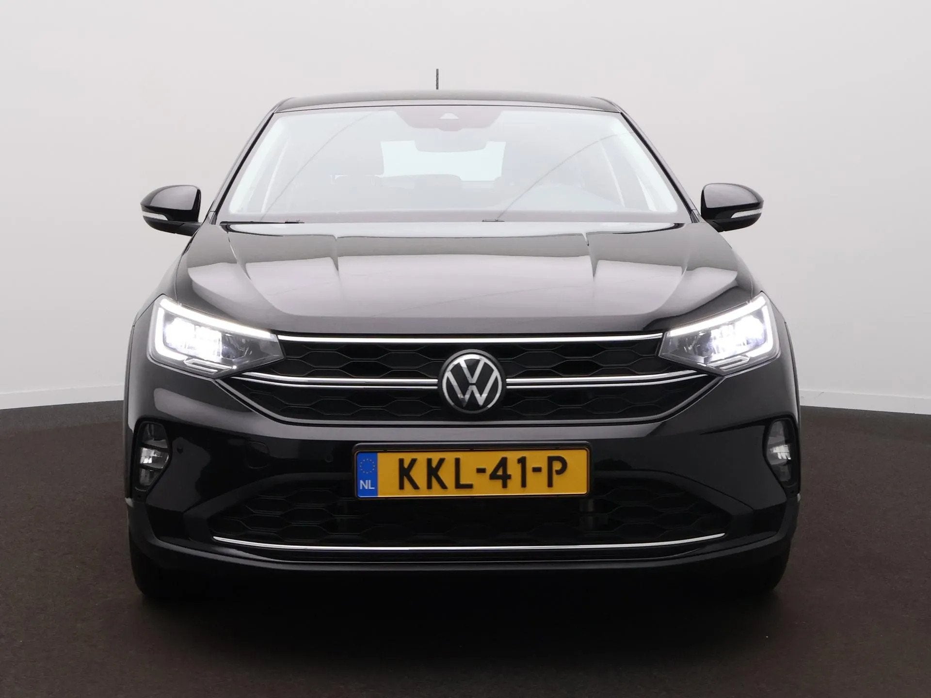 Volkswagen Taigo 1.0 TSI Life Edition (bj 2025), Gebruikt, 1144 kg, Zwart, Bedrijf
