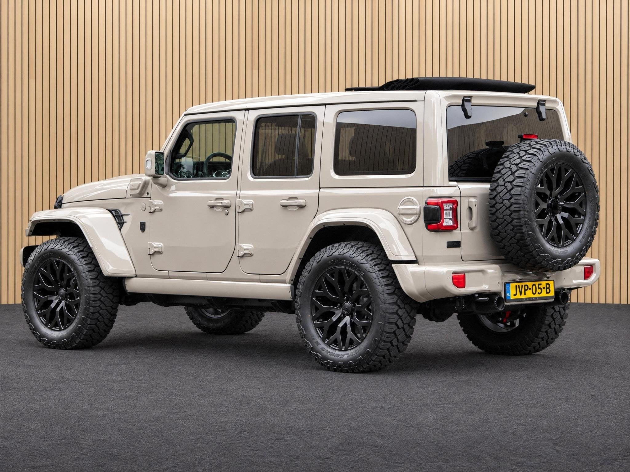 Jeep Wrangler Unlimited 4xe 380 Brute Custom Conversion Skyv, Auto's, Automaat, 12 maanden, Automatische klimaatregeling, 1995 cc
