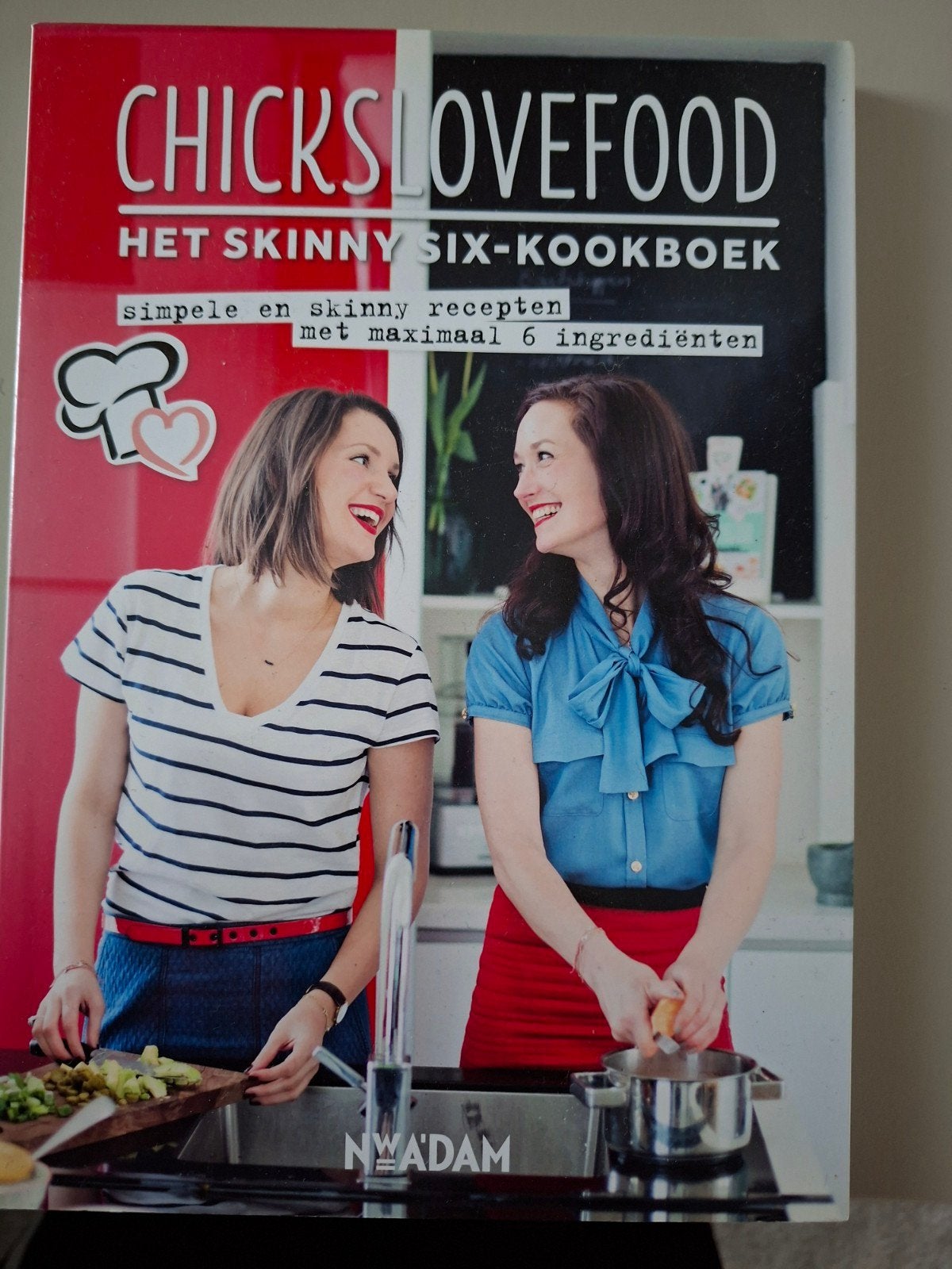 Chickslovefood: Het Skinny Six-kookboek, Chickslovefood (Elise en Nina), Voorgerechten en Soepen, Ophalen of Verzenden, Zo goed als nieuw