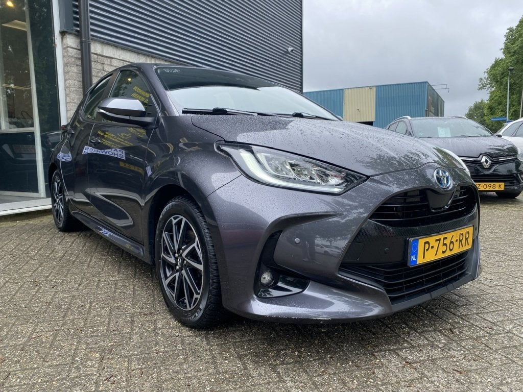 Toyota Yaris 1.5 Hybrid Dynamic Nav/Camera als nieuw., Auto's, Adaptive Cruise Control, 450 kg, Gebruikt, Euro 6