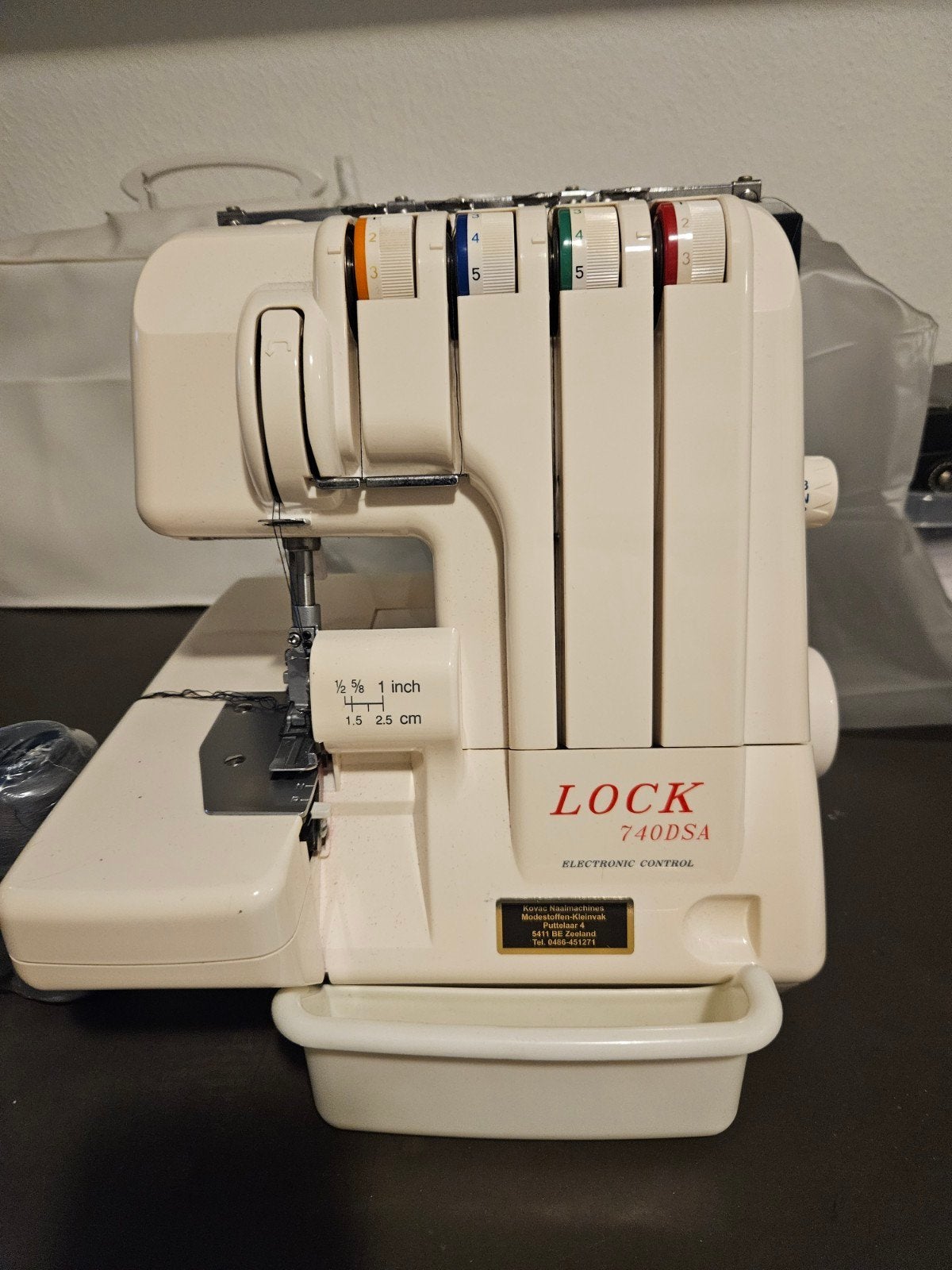 Lock 740DSA Lockmachine - Zo goed als nieuw, Ophalen, Zo goed als nieuw, Lockmachine, Overige merken