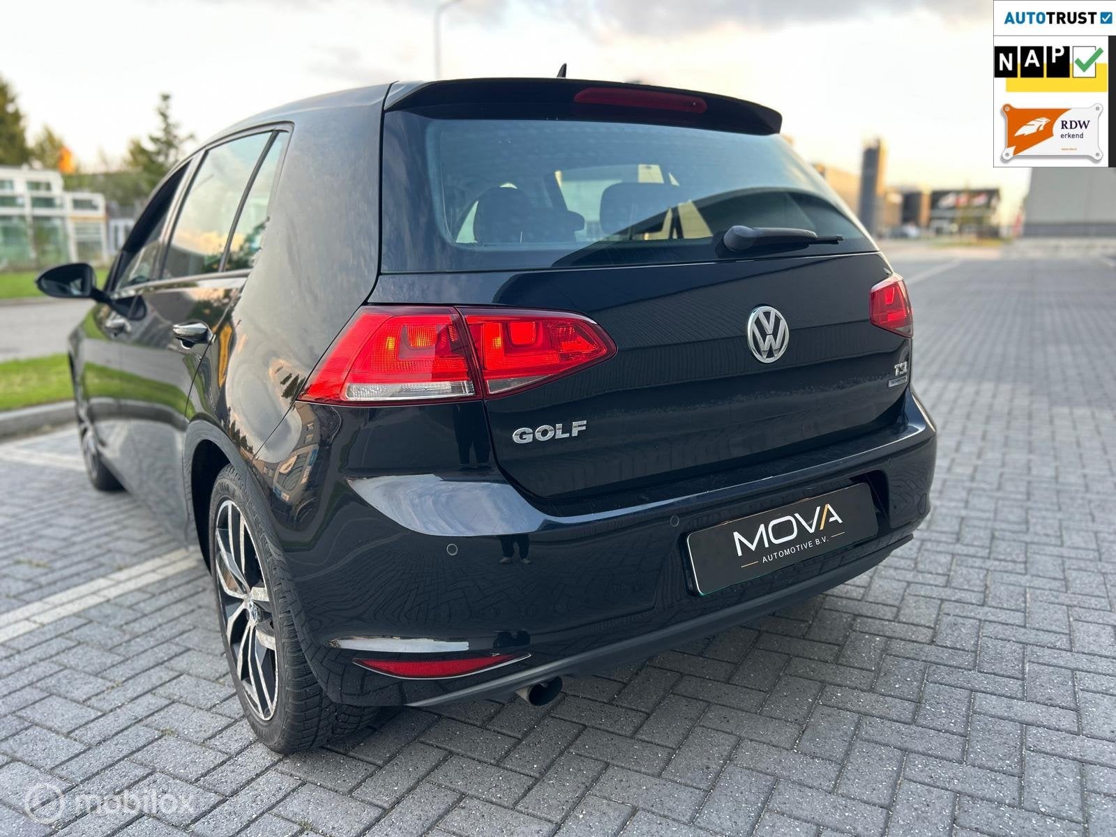 Volkswagen Golf 7 1.2 TSI Highline|APK|NAVI|CRUISE CONTR|, Auto's, Voorwielaandrijving, 4 cilinders, Zwart, Bedrijf