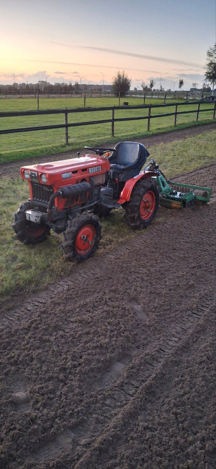 kubota b6001 kopegg kilverbak managevlakker ploeg, Ophalen
