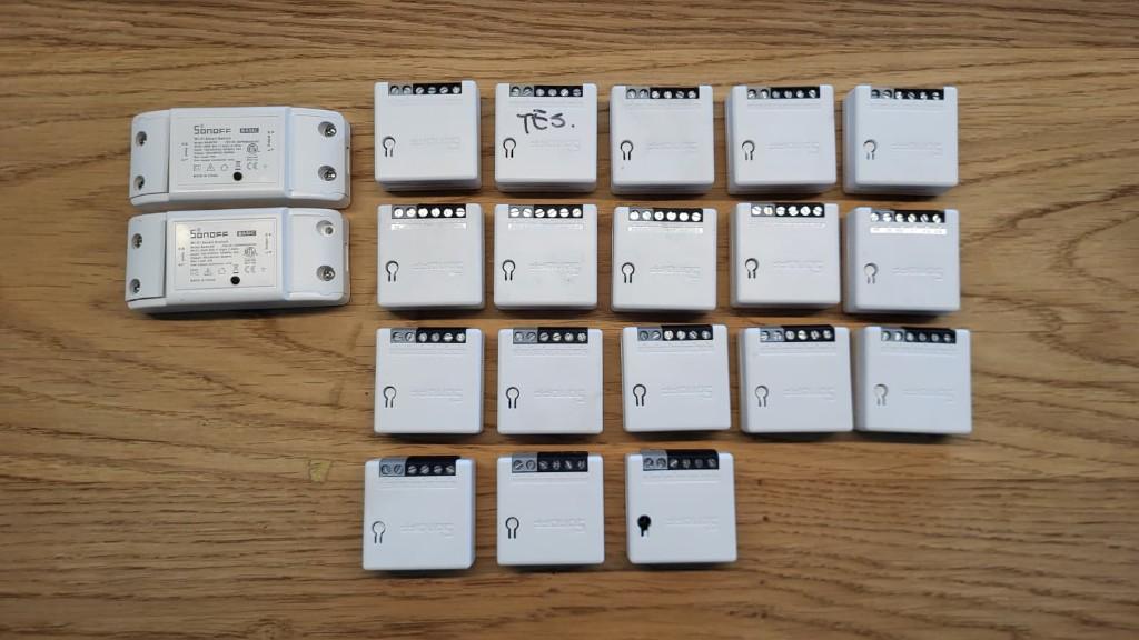18x Sonoff mini R2 en 2x Sonoff Basic slimme schakelaar, Ophalen of Verzenden, Zo goed als nieuw, Schakelaar